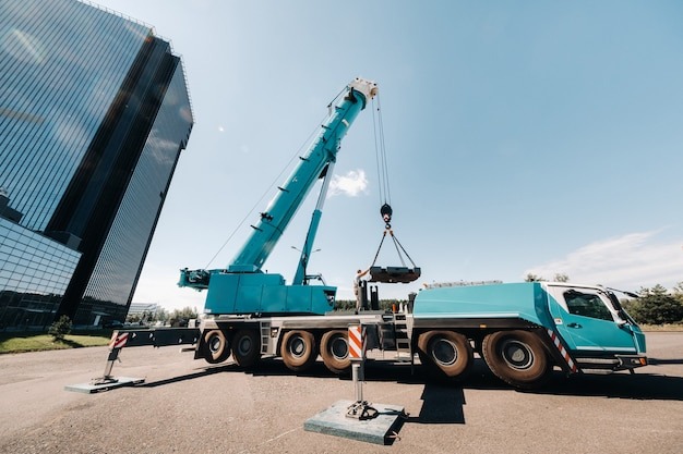 Segurança na Manobração de Equipamentos – empilhadores, pontes rolantes e camião grua